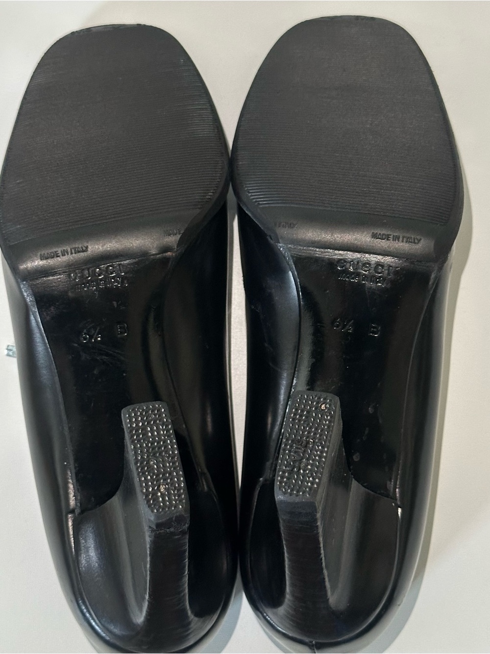 Gucci G Logo Black Patent Leather Open-Toe Pumps - Picture 7 of 10